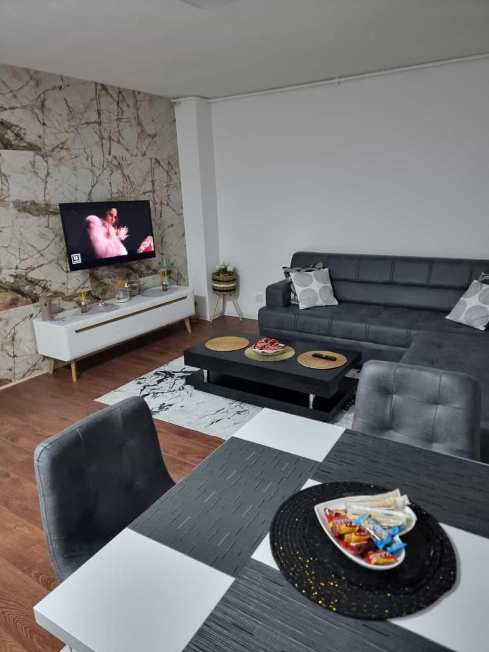 Apartments Four Seasons ซาราเยโว ภายนอก รูปภาพ